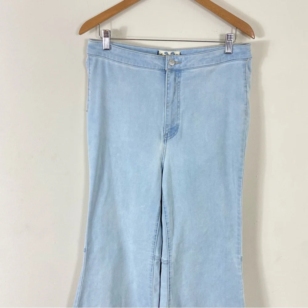 Free People Youthquake Cropped Flare Jeans in Bleach Out Light Wash - 32 - Picture 8 of 16